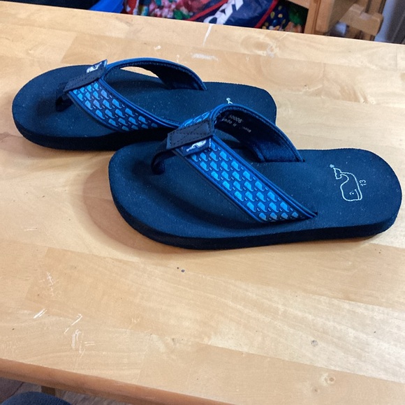 Vineyard Vines kids Size 13, Blue Whale Sandals - Picture 4 of 7